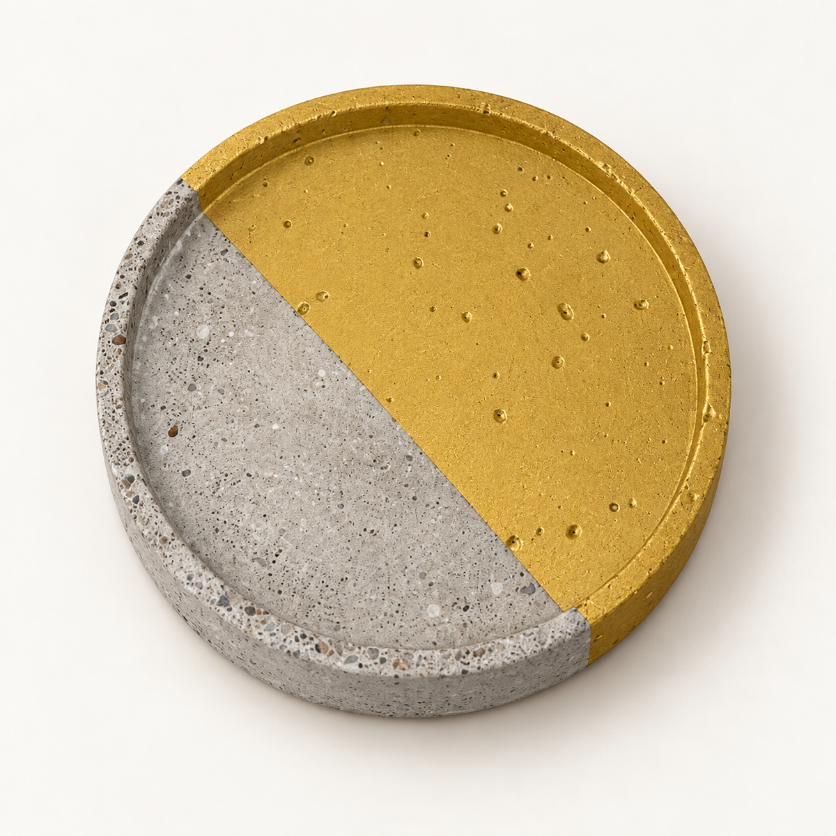 Round concrete coaster, Ø 10 cm, design A – studio view