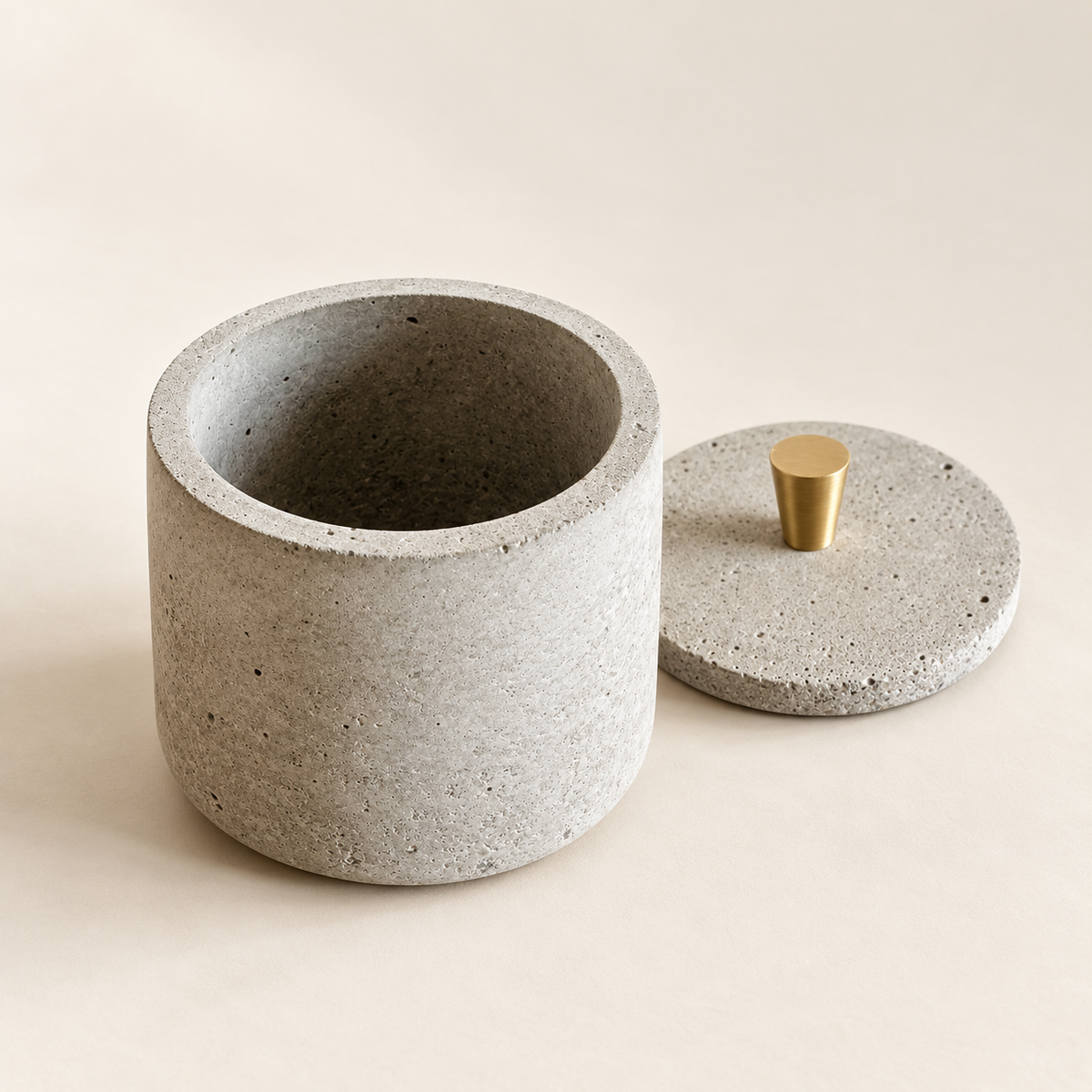 Smooth natural concrete pot with optional lid