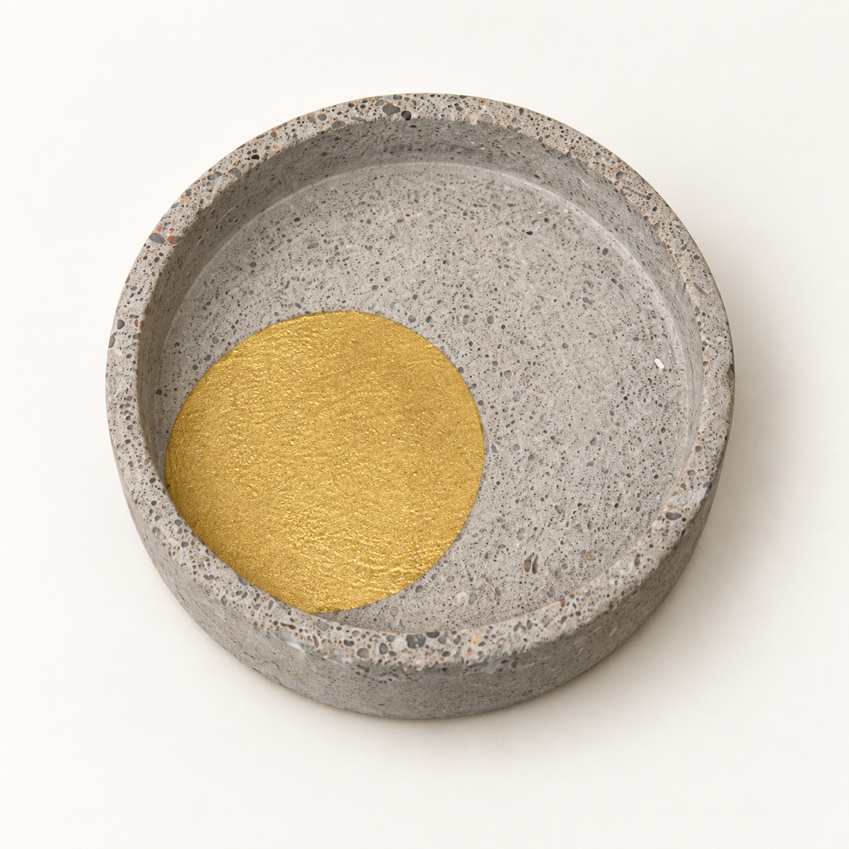Round concrete coaster, Ø 8 cm, design 3 – studio view
