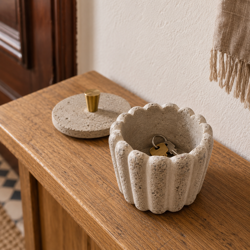 Betontöpfchen Natur als Schlüsselablage im Wiener Altbau