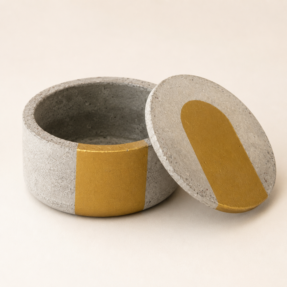 Betondose mit Deckel – Glatt · goldfarbenes Band