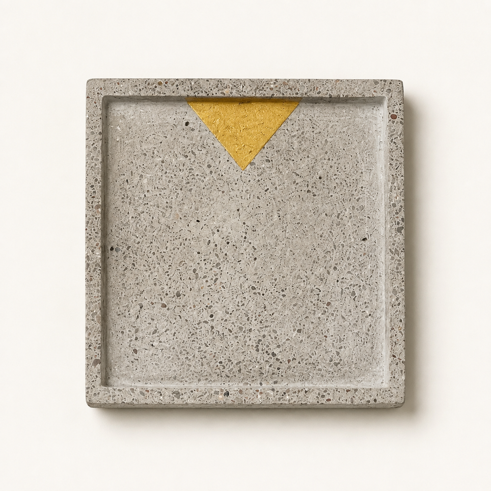 Beton-Untersetzer – Quadrat – Kleines goldfarbenes Dreieck