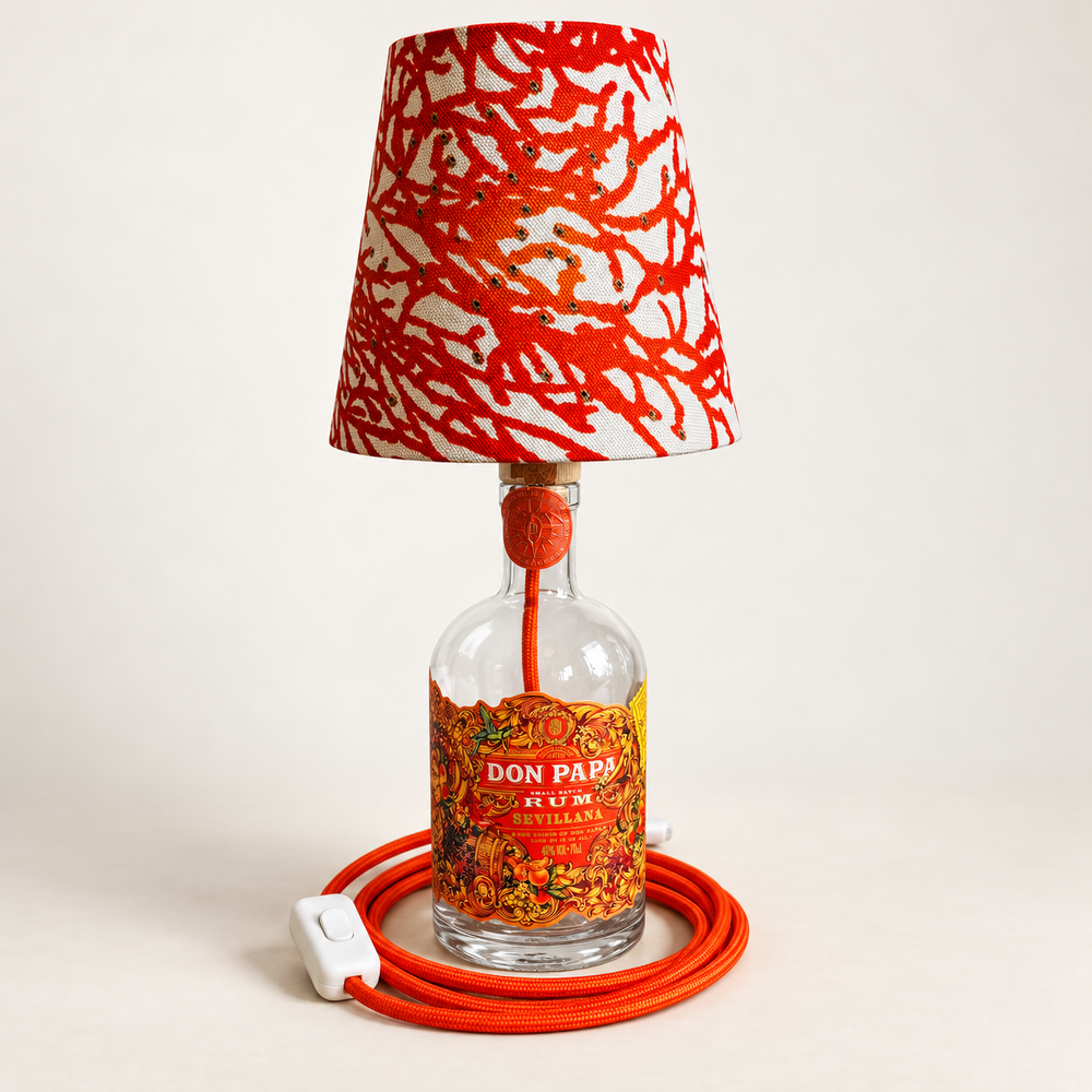 Don Papa Sevillana Flaschenlampe Größe S mit Korallenschirm und orangefarbenem Kabel, Produktfoto
