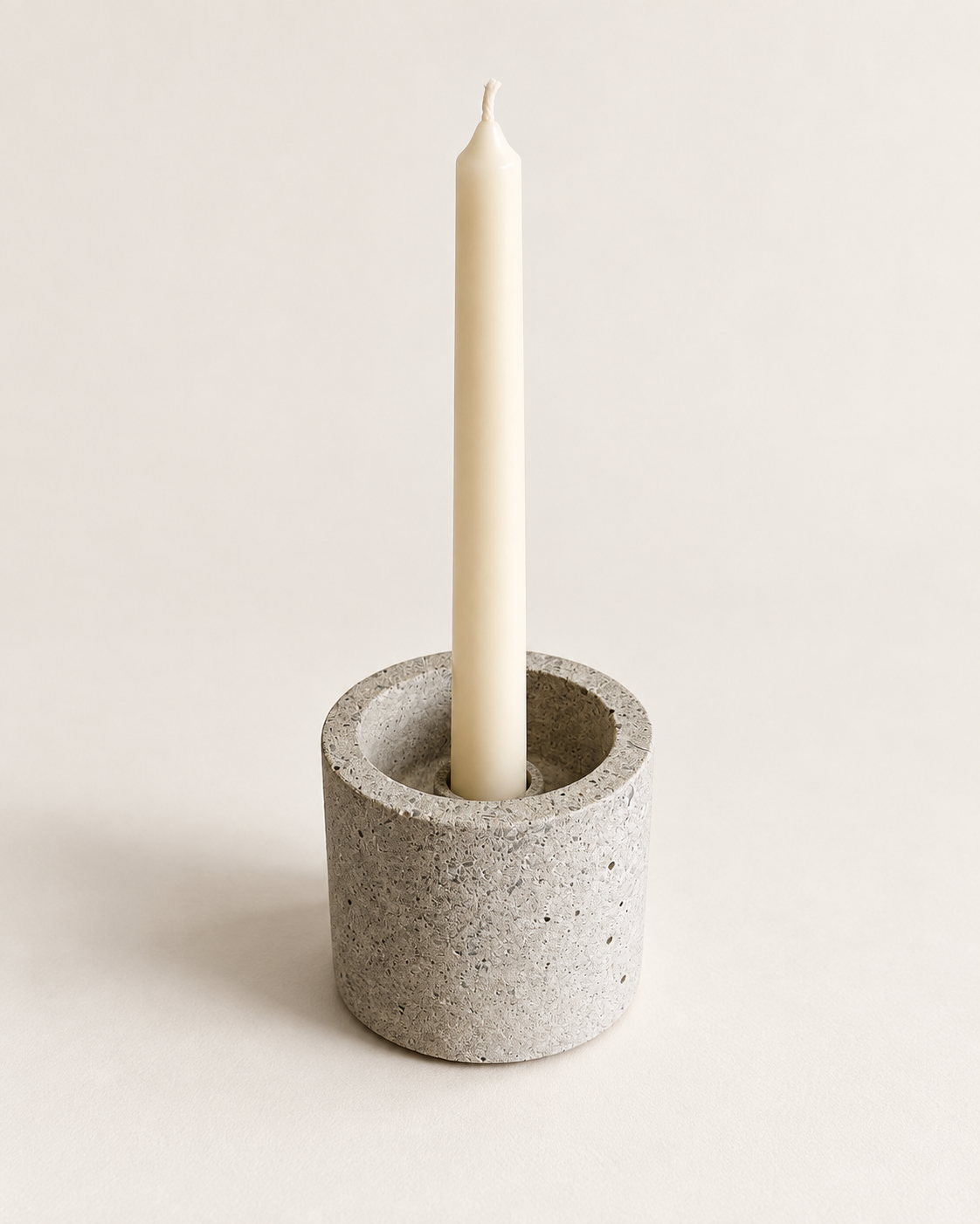 Vario Beton-Kerzenständer natur mit dünner Stabkerze